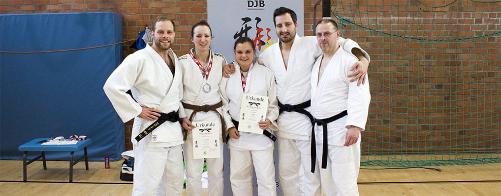 4 Dan-Aspiranten bei Kata-Meisterschaft